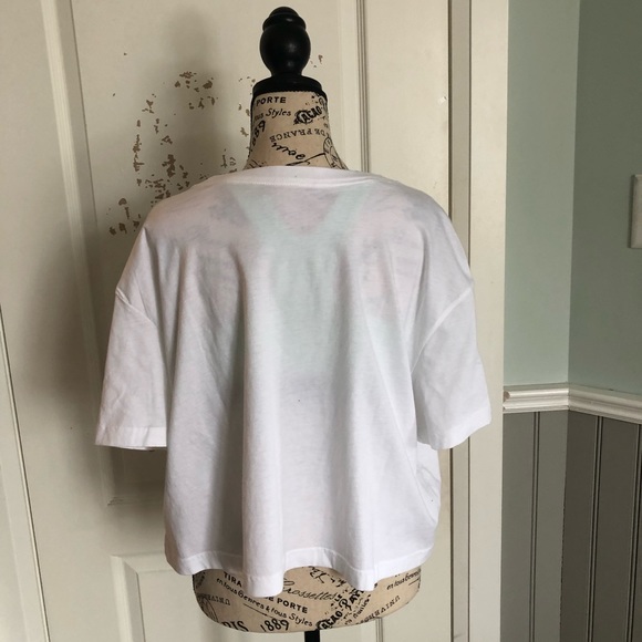 Nike loose fit crop t-shirt NWT - Picture 2 of 3